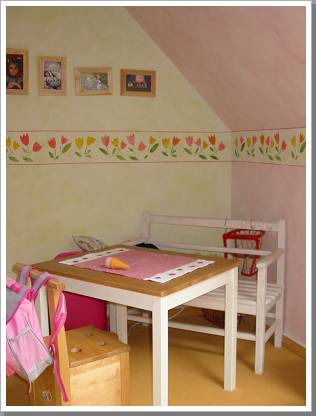0090_k001  kinderzimmer blumenborduere.jpg